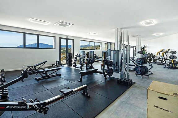 Moderne leilighet med turistlisens | Privat hage på 140 m² | Resortfasiliteter