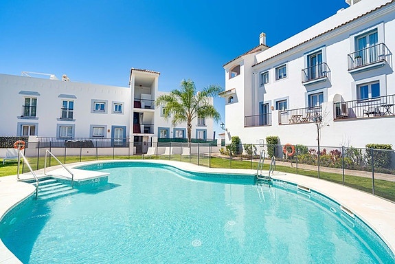 Moderne leilighet med turistlisens | Privat hage på 140 m² | Resortfasiliteter
