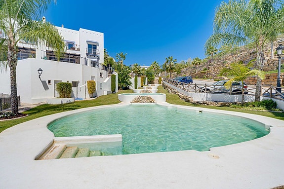Moderne leilighet med turistlisens | Privat hage på 140 m² | Resortfasiliteter