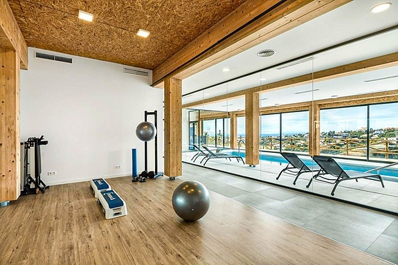 Moderne leilighet med turistlisens | Privat hage på 140 m² | Resortfasiliteter