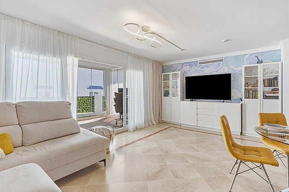 Moderne leilighet med turistlisens | Privat hage på 140 m² | Resortfasiliteter