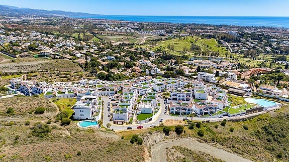 Moderne leilighet med turistlisens | Privat hage på 140 m² | Resortfasiliteter