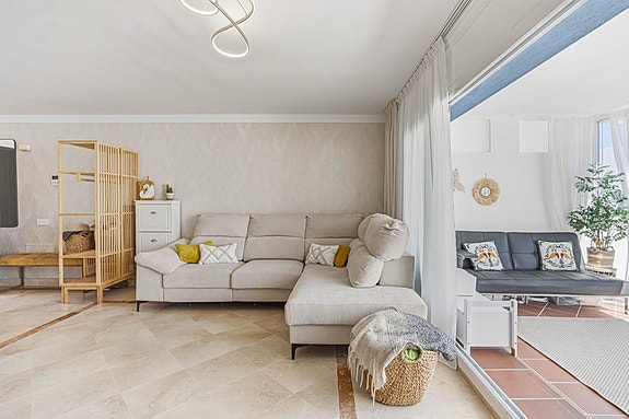 Moderne leilighet med turistlisens | Privat hage på 140 m² | Resortfasiliteter