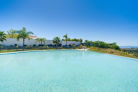 Moderne leilighet med turistlisens | Privat hage på 140 m² | Resortfasiliteter
