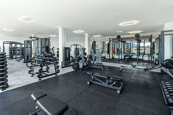 Moderne leilighet med turistlisens | Privat hage på 140 m² | Resortfasiliteter