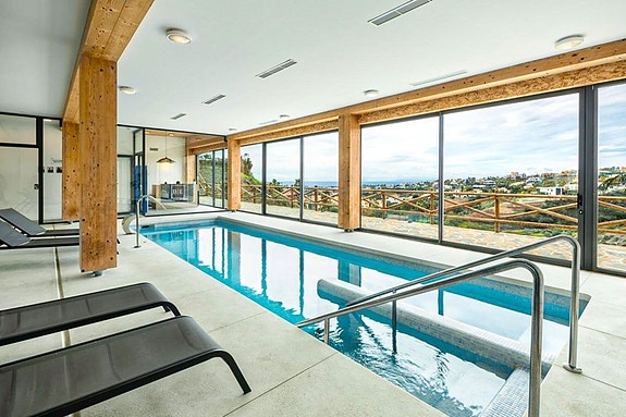 Moderne leilighet med turistlisens | Privat hage på 140 m² | Resortfasiliteter