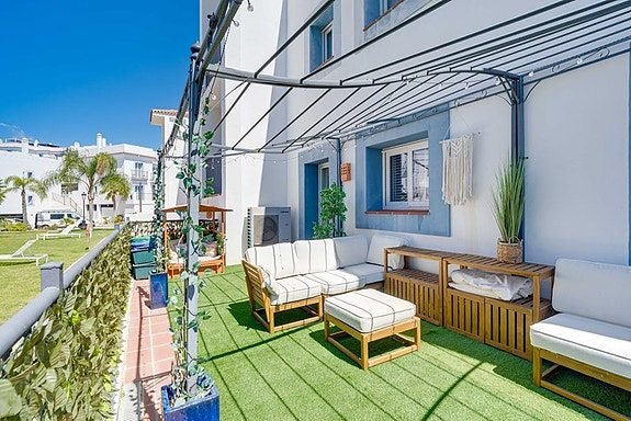 Moderne leilighet med turistlisens | Privat hage på 140 m² | Resortfasiliteter
