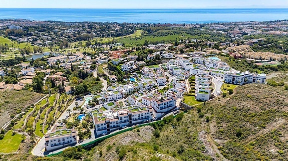 Moderne leilighet med turistlisens | Privat hage på 140 m² | Resortfasiliteter