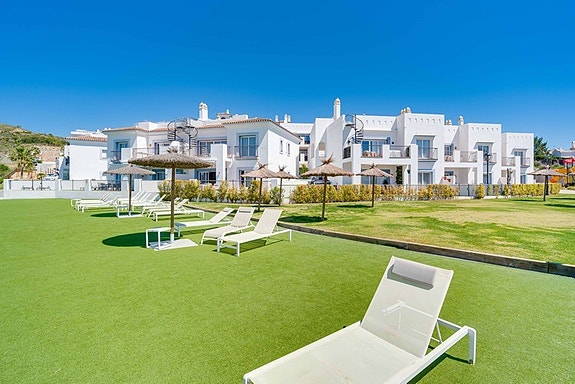 Moderne leilighet med turistlisens | Privat hage på 140 m² | Resortfasiliteter