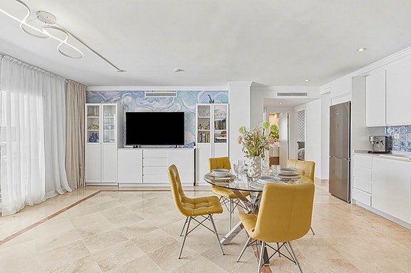 Moderne leilighet med turistlisens | Privat hage på 140 m² | Resortfasiliteter