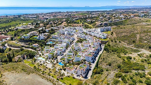 Moderne leilighet med turistlisens | Privat hage på 140 m² | Resortfasiliteter