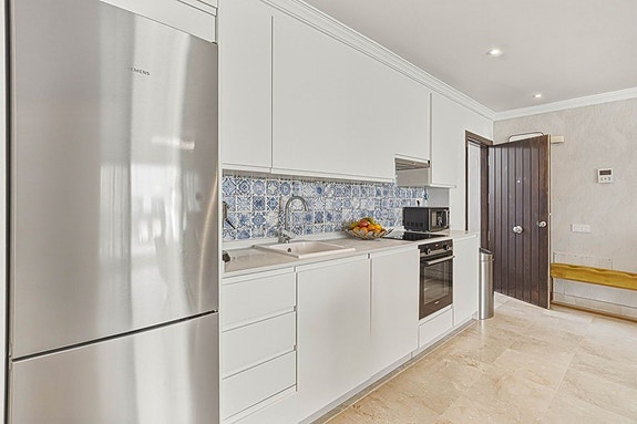 Moderne leilighet med turistlisens | Privat hage på 140 m² | Resortfasiliteter