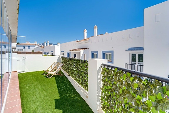 Moderne leilighet med turistlisens | Privat hage på 140 m² | Resortfasiliteter