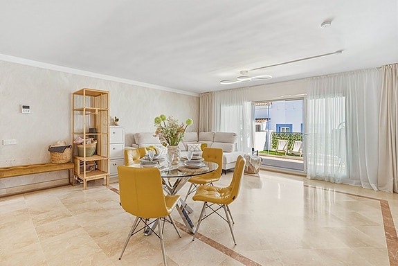 Moderne leilighet med turistlisens | Privat hage på 140 m² | Resortfasiliteter