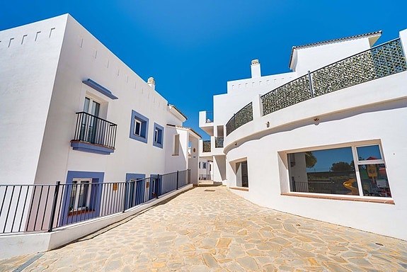 Moderne leilighet med turistlisens | Privat hage på 140 m² | Resortfasiliteter