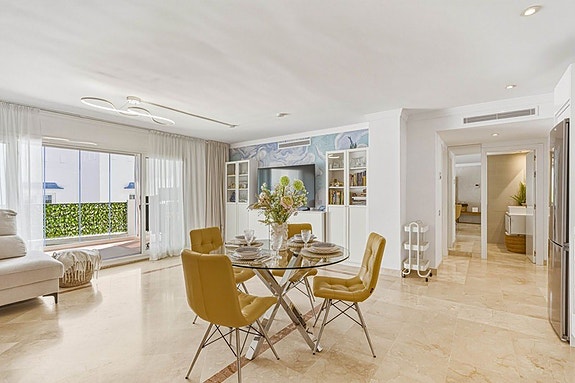 Moderne leilighet med turistlisens | Privat hage på 140 m² | Resortfasiliteter