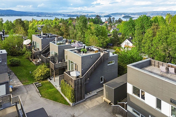 Velkommen til Oksval Terrasse 40A - Presentert av Thor Vegard Bjørnerud v/Privatmegleren Park. //Foto: Almestad Foto