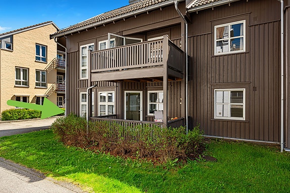 Leiligheten ligger på bakkeplan i 1. etg