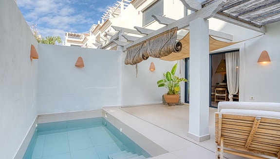 Rekkehus med turistlisens | Privat basseng | 3 soverom og takterrasse