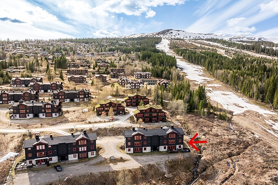 Velkommen til Trysilfjell Hytteområde 721F, en koselig 4-roms fritidsleilighet beliggende rett ved alpinbakken. Foto: Husfoto.
