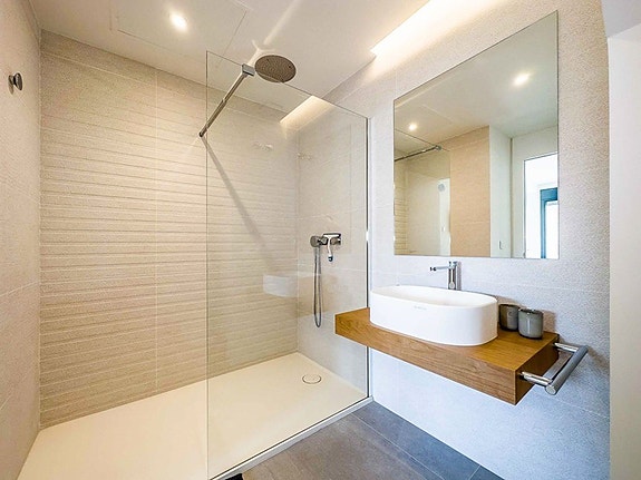 Eksklusiv bolig med turistlisens | Privat basseng | 160 m² terrasser | Mulighet for 4 soverom