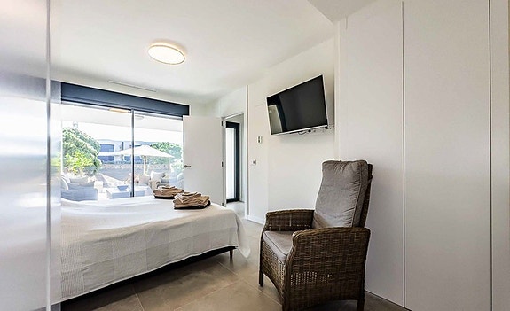 Eksklusiv bolig med turistlisens | Privat basseng | 160 m² terrasser | Mulighet for 4 soverom