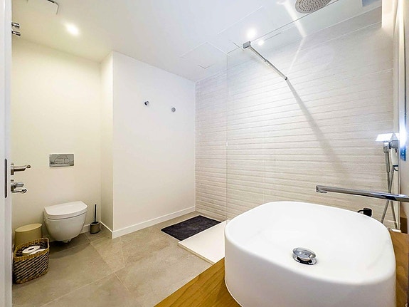 Eksklusiv bolig med turistlisens | Privat basseng | 160 m² terrasser | Mulighet for 4 soverom