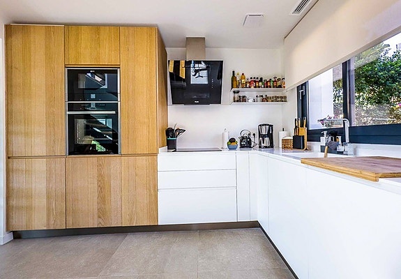 Eksklusiv bolig med turistlisens | Privat basseng | 160 m² terrasser | Mulighet for 4 soverom
