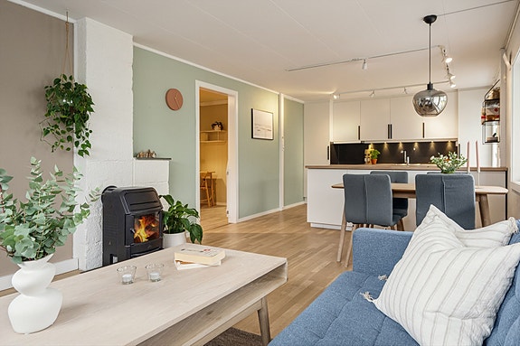 Velkommen til Røstbakken 3C - en lys og romslig leilighet som byr på en rekke gode kvaliteter!