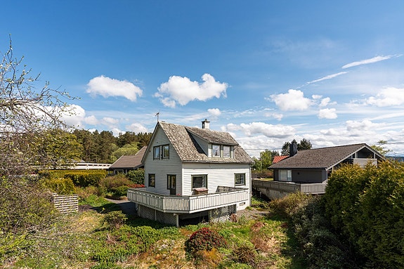 Aktiv Eiendomsmegling v/ Roger Glesnes har gleden av å presentere Skagevegen 46. Foto: Imotiv.