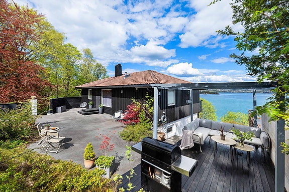 Velkommen til Askvegen 17. Boligen er presentert av Dag Erik Fotland. EiendomsMegler 1 Askøy. Foto: Fotograf Mats Lie AS