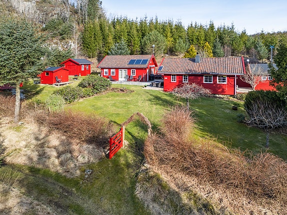 Velkommen til koselig hyttetun - Fidselveien 109! Foto: Joel Toledo