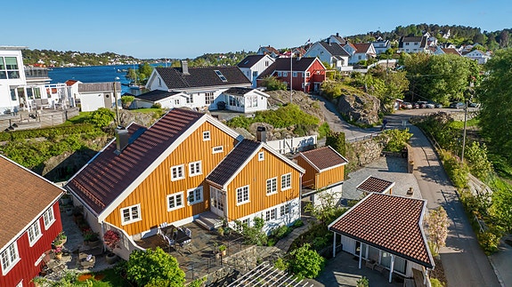 NY PRIS! Bolig i idylliske Kolbjørnsvik-gode solforhold-tun med romslig parkering-mulighet for kjøp av båtplass, Kolbjørnsvik