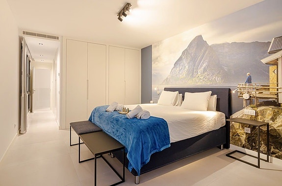 Moderne villa med privat basseng | 700 meter til stranden | Sjøutsikt