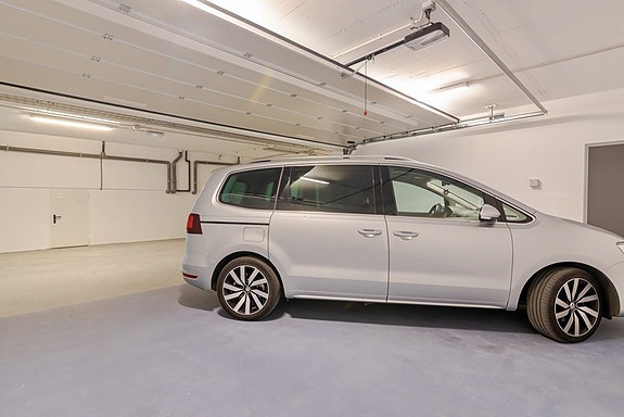Moderne villa med privat basseng | 700 meter til stranden | Sjøutsikt