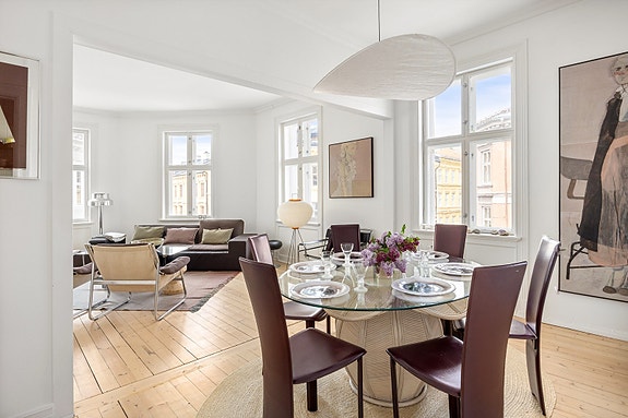 Velkommen til Markveien 16B, en stor og vakker toppleilighet med sjel. Foto: Wlodek Koscielniak Photography