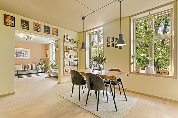 Velkommen til Brinken 39J! Her får dere er svært gjennomført og sjarmerende hjem i grønne omgivelser på Kampen. Foto: Kim David Eriksen