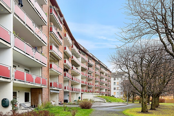 Ali Hashmi og Alicha Viste v/EIE eiendomsmegling har gleden av å presentere Norbygata 3 - en romslig og gjennomgående 4-roms leilighet beliggende sentralt i Oslo by!