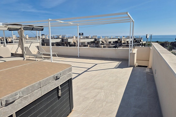 Penthouse med 2 soverom | Stor takterrasse | Havutsikt | Nær sjøen