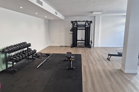Penthouse med 2 soverom | Stor takterrasse | Havutsikt | Nær sjøen