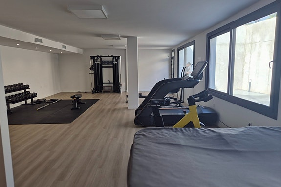 Penthouse med 2 soverom | Stor takterrasse | Havutsikt | Nær sjøen