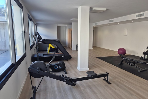 Penthouse med 2 soverom | Stor takterrasse | Havutsikt | Nær sjøen