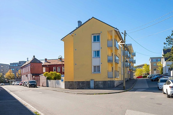 Med beliggenhet i toppetasjen og i enden av bygget får du en skjermet plassering vendt bort fra hovedveien.