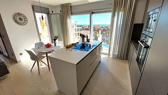 Penthouse med 3 soverom | Stor takterrasse | Havutsikt | 180 m til sjøen
