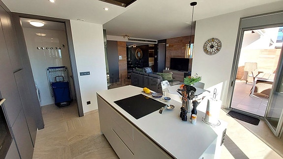 Penthouse med 3 soverom | Stor takterrasse | Havutsikt | 180 m til sjøen