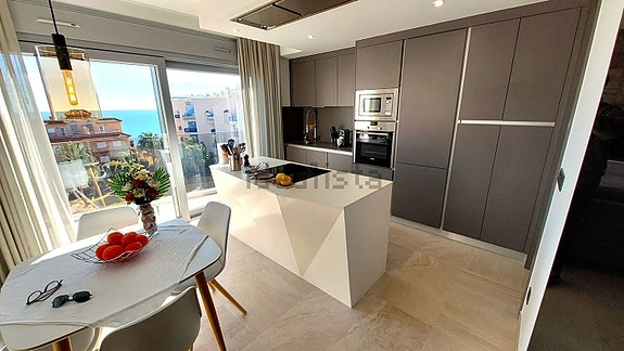Penthouse med 3 soverom | Stor takterrasse | Havutsikt | 180 m til sjøen