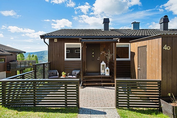 Velkommen til dette flotte enderekkehuset i Ekromskogen.