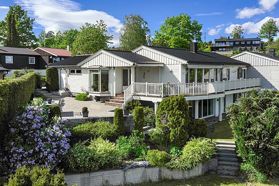 Velkommen til Ridderkleiva 103 v/Kim Nordtorp i PrivatMegleren Bærum. Foto: Andreas Wiig
