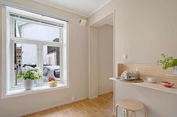 Velkommen til denne tilbaketrukne, supre leiligheten i Prestegaten 6!
