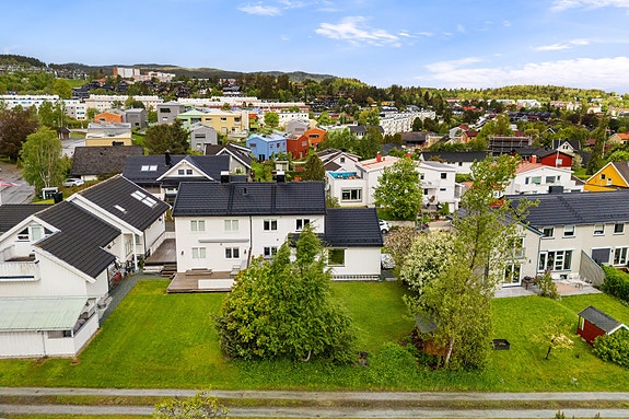 Velkommen til Harevegen 40! En påbygd halvpart med populær og attraktiv beliggenhet på Havstein.